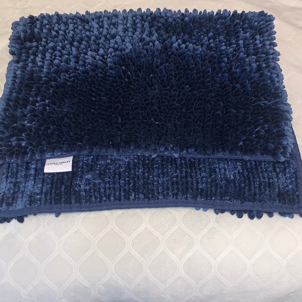 NWOT Plush Thick Laura Ashley Cobalt  Blue Chenille Bath Rug 32x20 inches